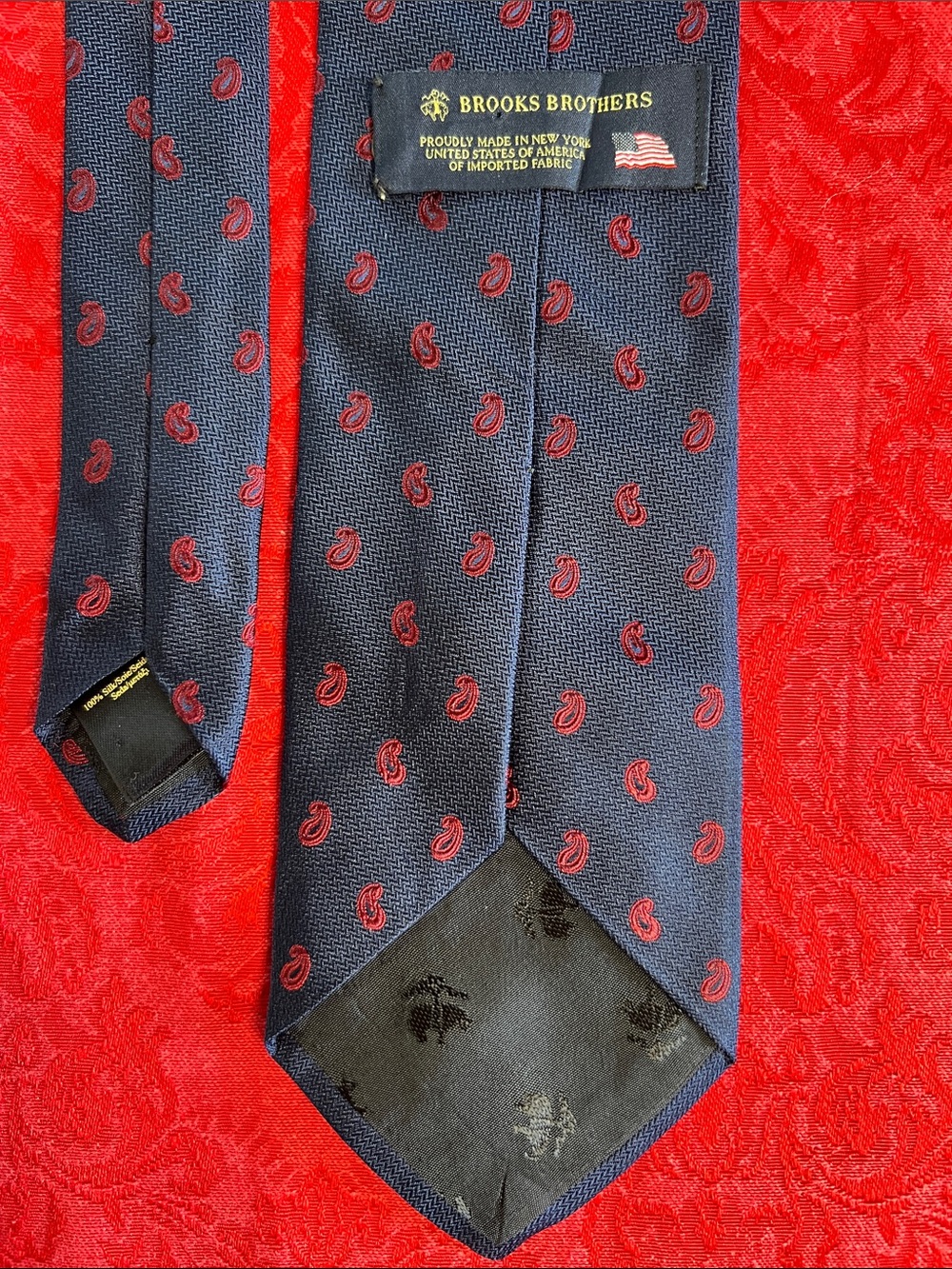 Brooks Brothers Navy Red Paisley Silk Tie 3.6" Made in USA Classic